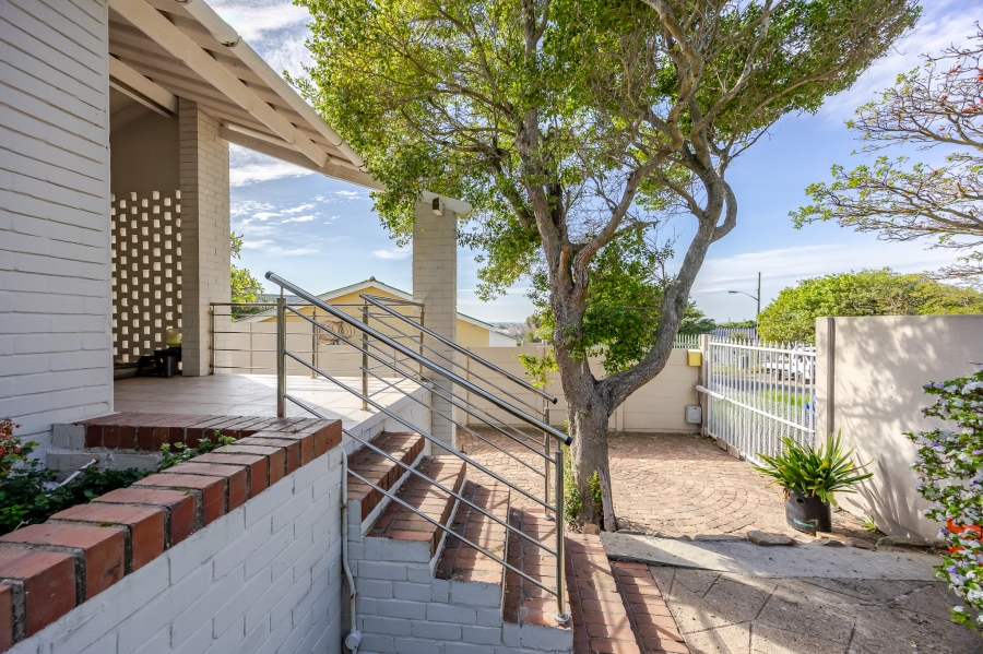 3 Bedroom Property for Sale in Lakeside Western Cape
